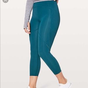 NWOT Lead the pack crop